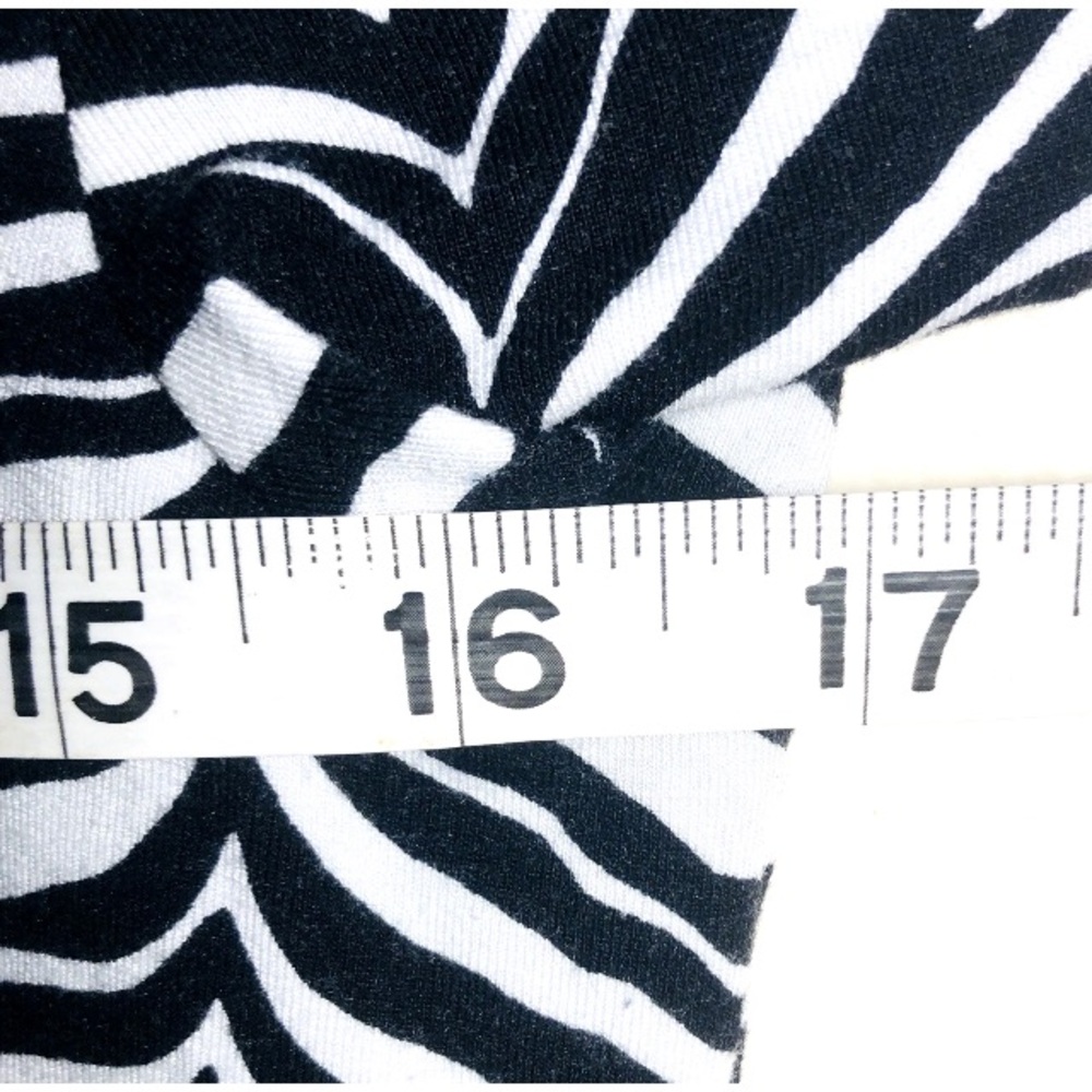 Talbots Black and White Zebra Scoop Neck Short Sleeve Top Women’s Size Petite M - Picture 11 of 11